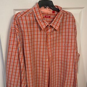 Big and tall (3X) Barely worn button down. Perfect gift for the upcoming fall.